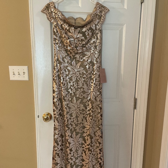 Tadashi Shoji Dresses & Skirts - COPY - Evening gown